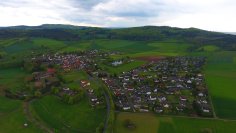 Luftbild des Ortes Hausen