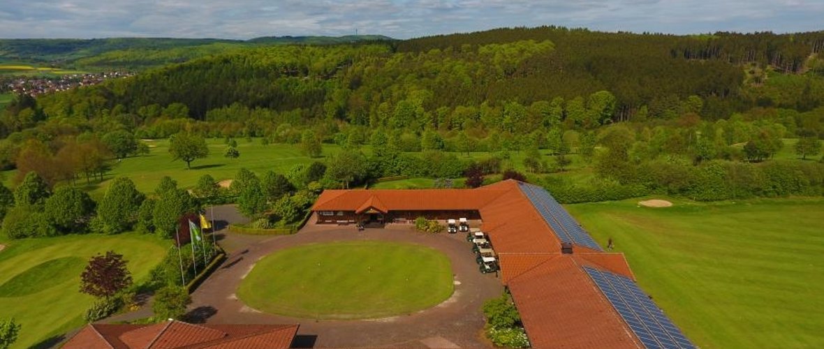 Luftbild vom Gebäude der Golfclub Anlage
