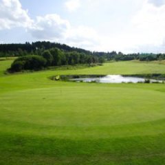 Bild vom Golfplatz in der Sonne