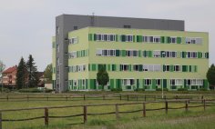 Seitenansicht von der Berufsschule Schwamstadt